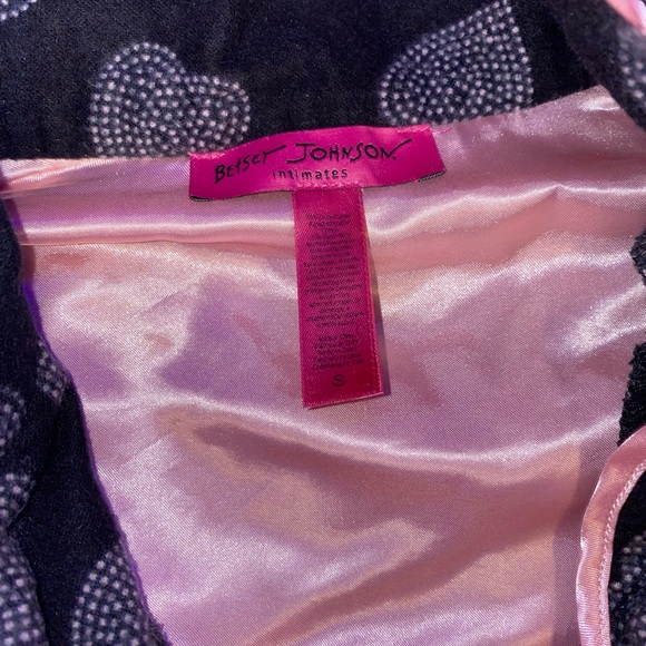 Betsy Johnson Intimates Heart pjs size small in black & pink!🖤💗 - Picture 10 of 12